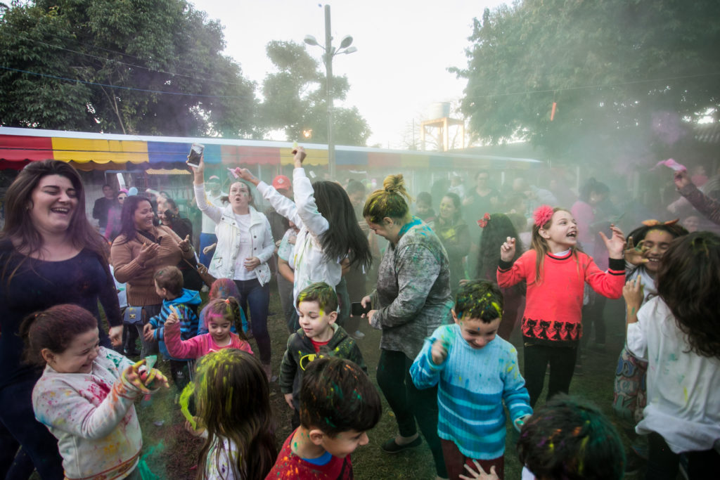 Muita cor e alegria no Happy Holi do Núcleo de Educação Infantil