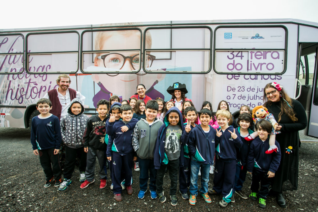 EMEF Leonel Brizola recebe ônibus para divulgação da 34ª Feira do Livro –  Prefeitura Municipal de Canoas