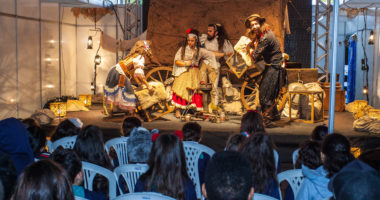 EMEF Leonel Brizola recebe ônibus para divulgação da 34ª Feira do Livro –  Prefeitura Municipal de Canoas