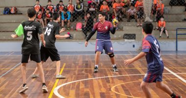 Ceca retoma partidas e tem primeiros finalistas no handebol