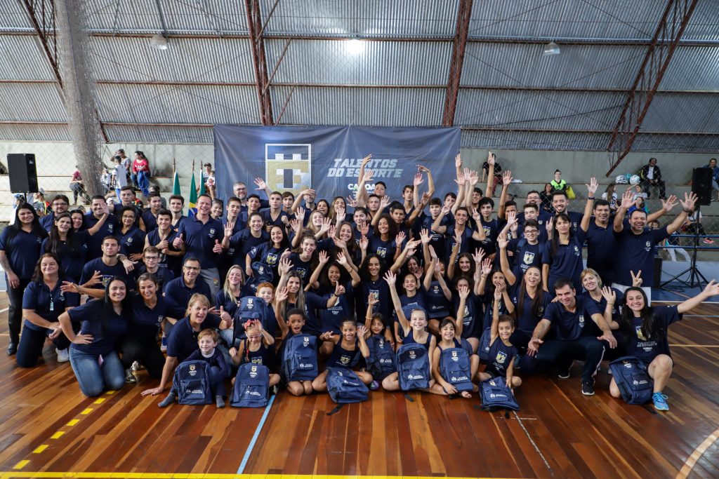 Entrega de uniformes 2019 para o Talentos do Esporte