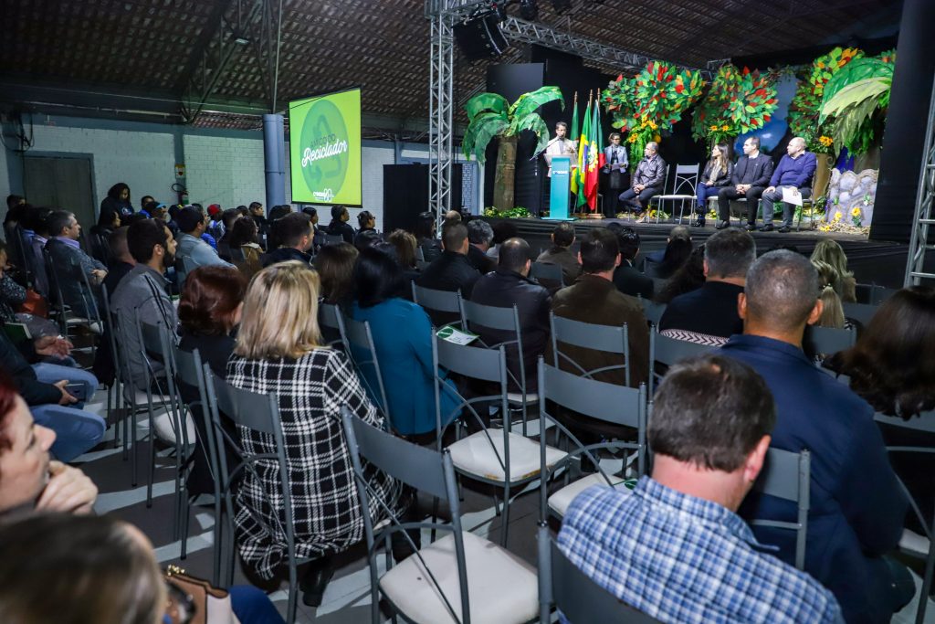 Prefeitura de Canoas realizou, na noite desta quarta-feira (5), a cerimônia de entrega do Selo Amigo do Reciclador.