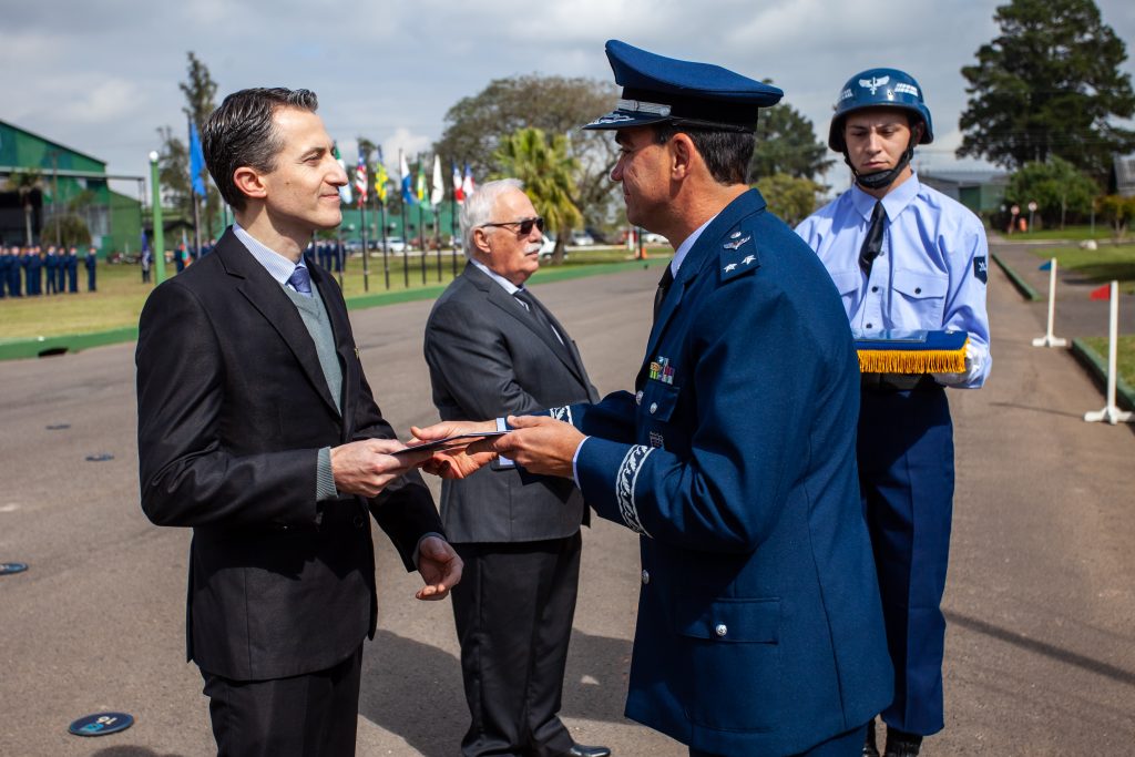 Força Aérea Brasileira homenageia secretários municipais de Canoas