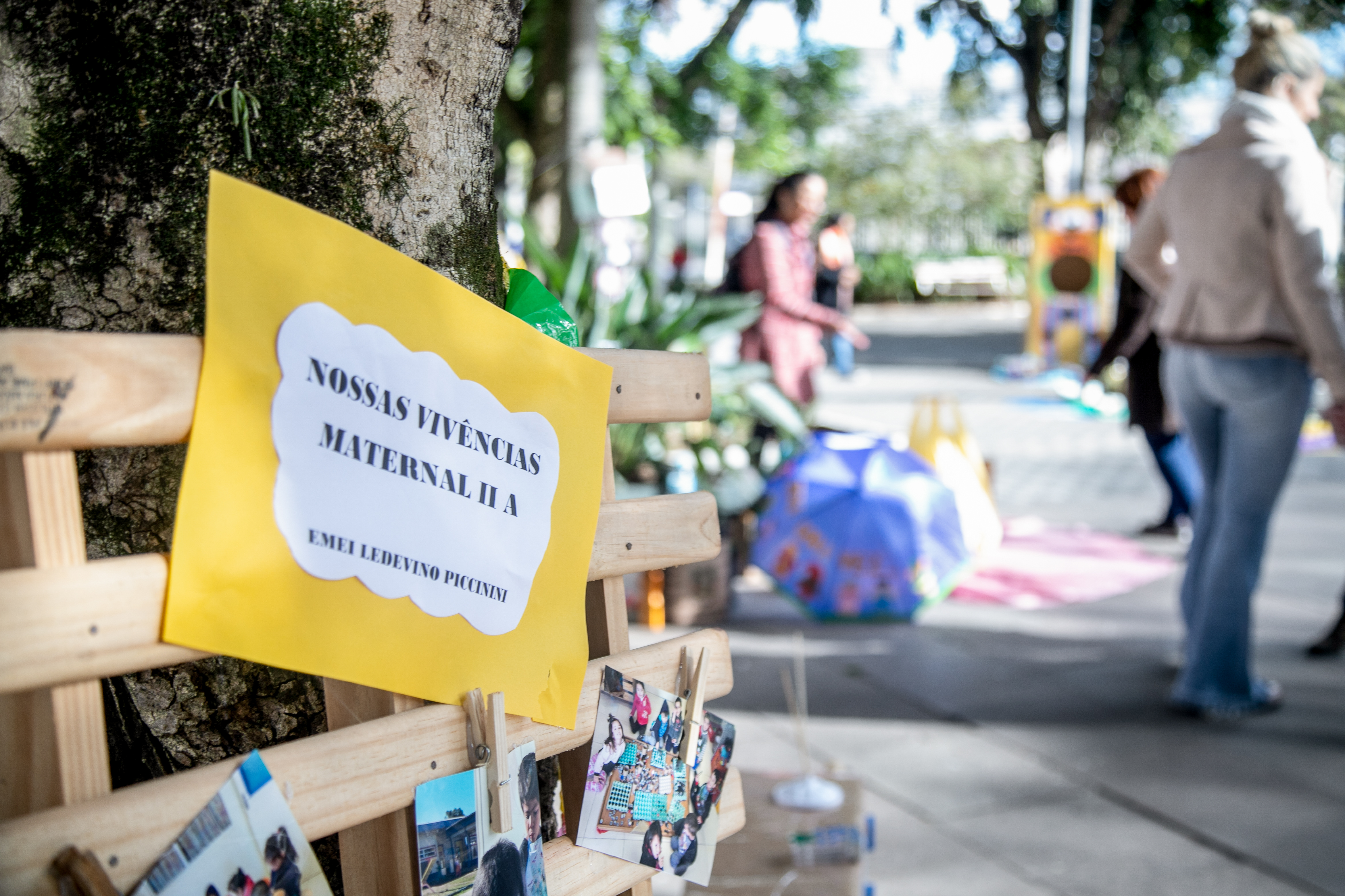 Semana Municipal da Educação Infantil Um encontro de diretores da Educação Infantil de Canoas trouxe até a praça da Emancipação, no Centro da cidade, uma exposição dos materiais produzidos em sala de aula. O evento faz parte da Semana da Educação Infantil. Cerca de 40 EMEIs participaram da ação, que pretende marcar o protagonismo dos professores e alunos.