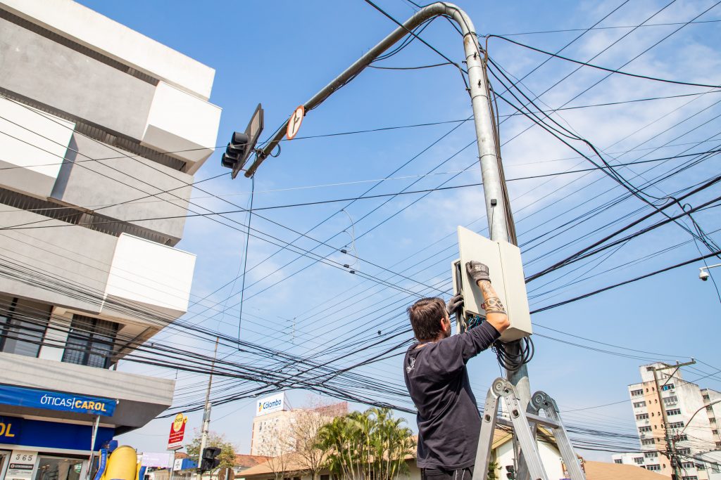 Até novembro, serão cem novos painéis semafóricos distribuídos em 25 pontos da cidade