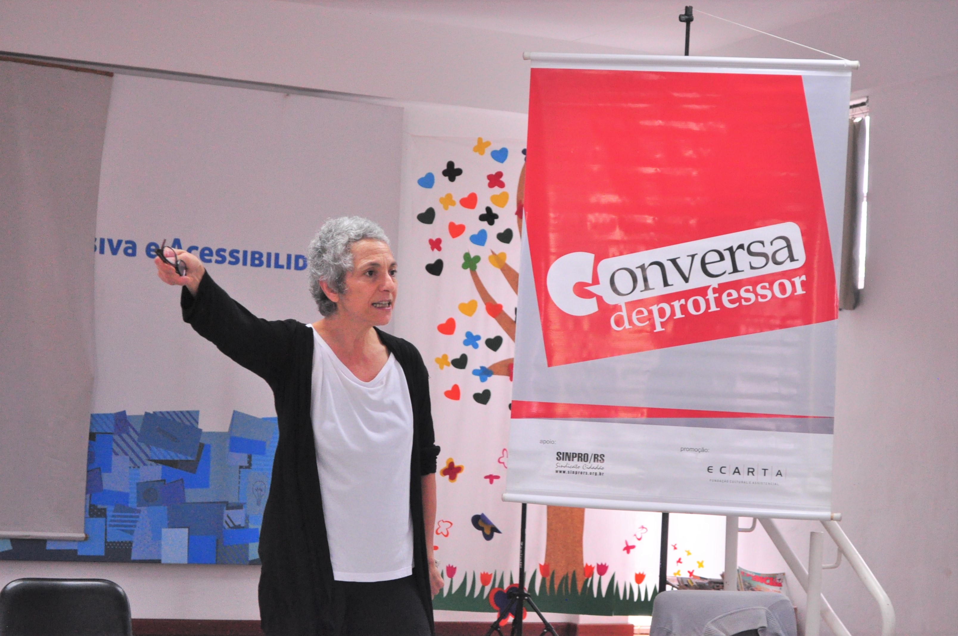 No dia 18 de outubro, o Centro de Capacitação, Educação Inclusiva e Acessibilidade (Ceia) promoveu a primeira de três oficinas de formação do Conversa de Professor. A atividade foi uma parceria entre o Ceia, a Fundação Ecarta e o Sindicato dos Professores (Simpro).