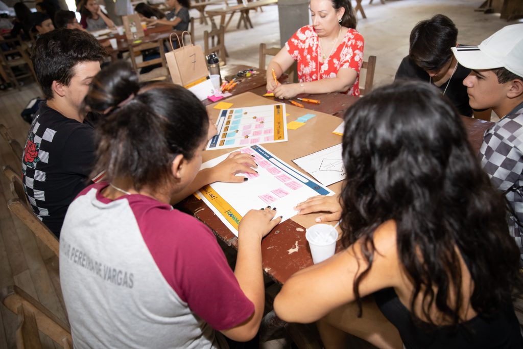 Alunos e professores da EMEF Arthur Pereira de Vargas, de Canoas, participaram de uma maratona de ideias