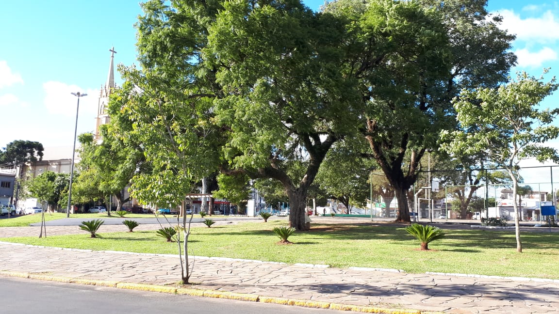 Praça da Sé segue bem cuidada e com ações de zeladoria