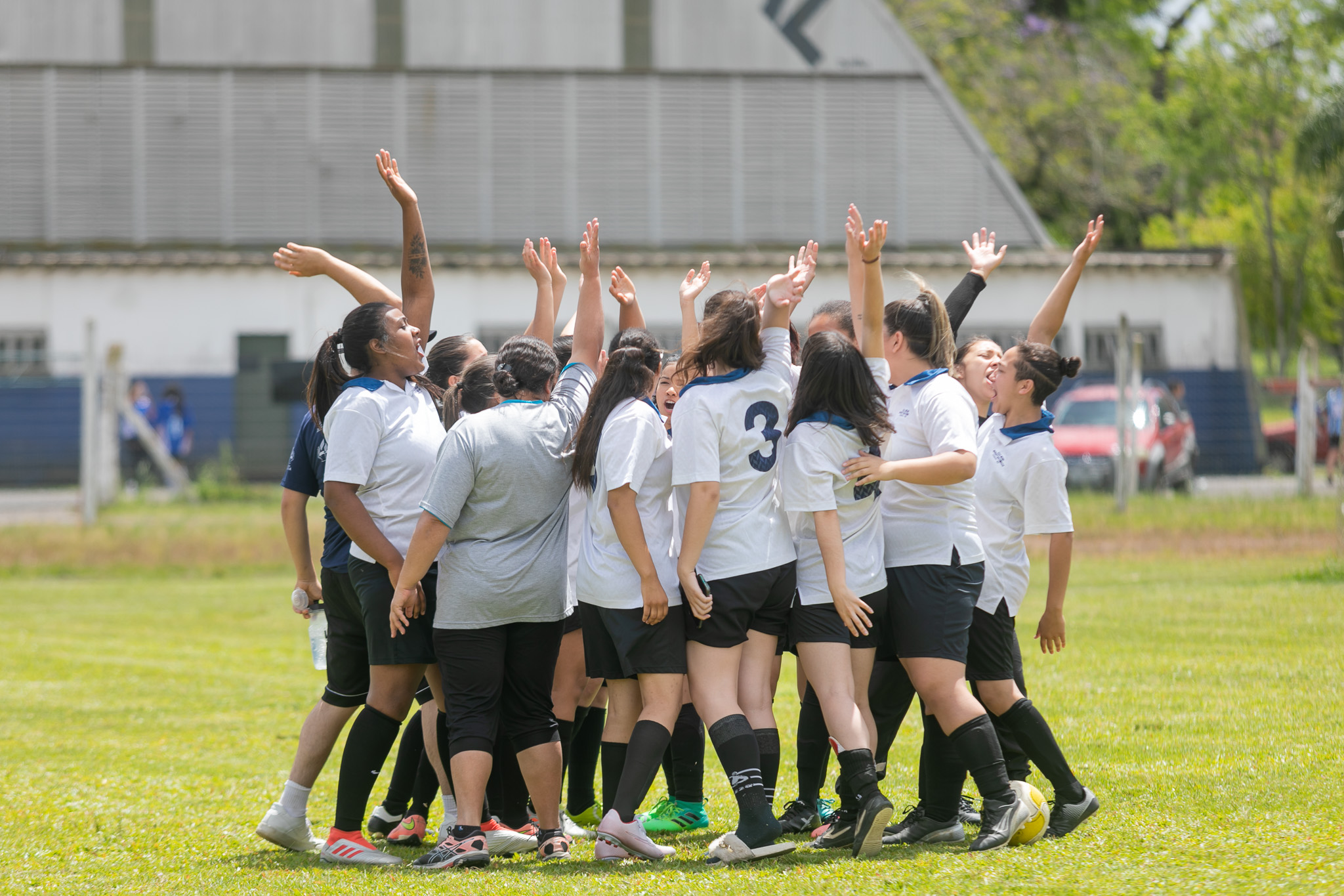 Jogos de futebol infantil feminino Ceca 2022 animam a manhã desta