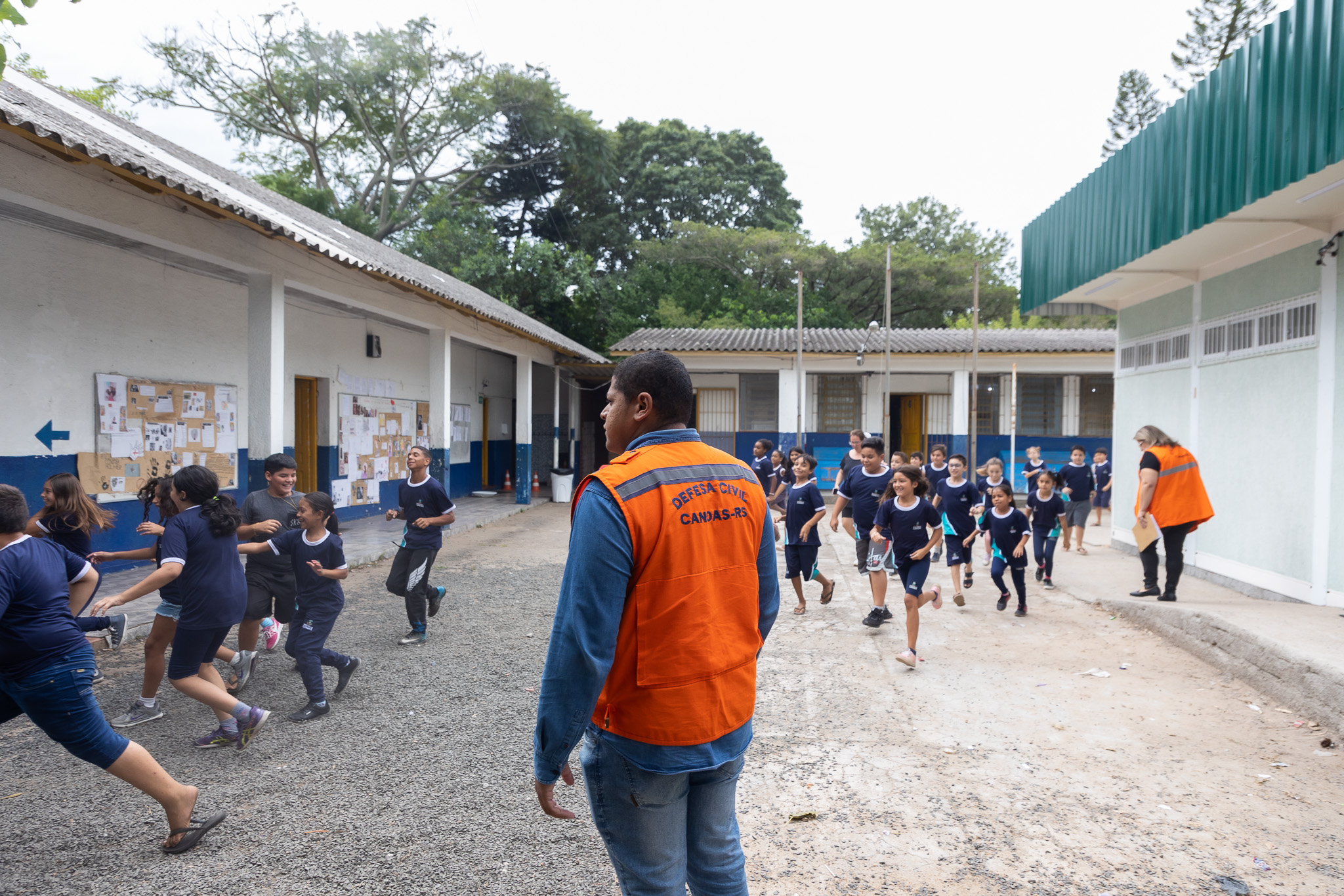 O que é sinônimo: tipos e exemplos - Brasil Escola