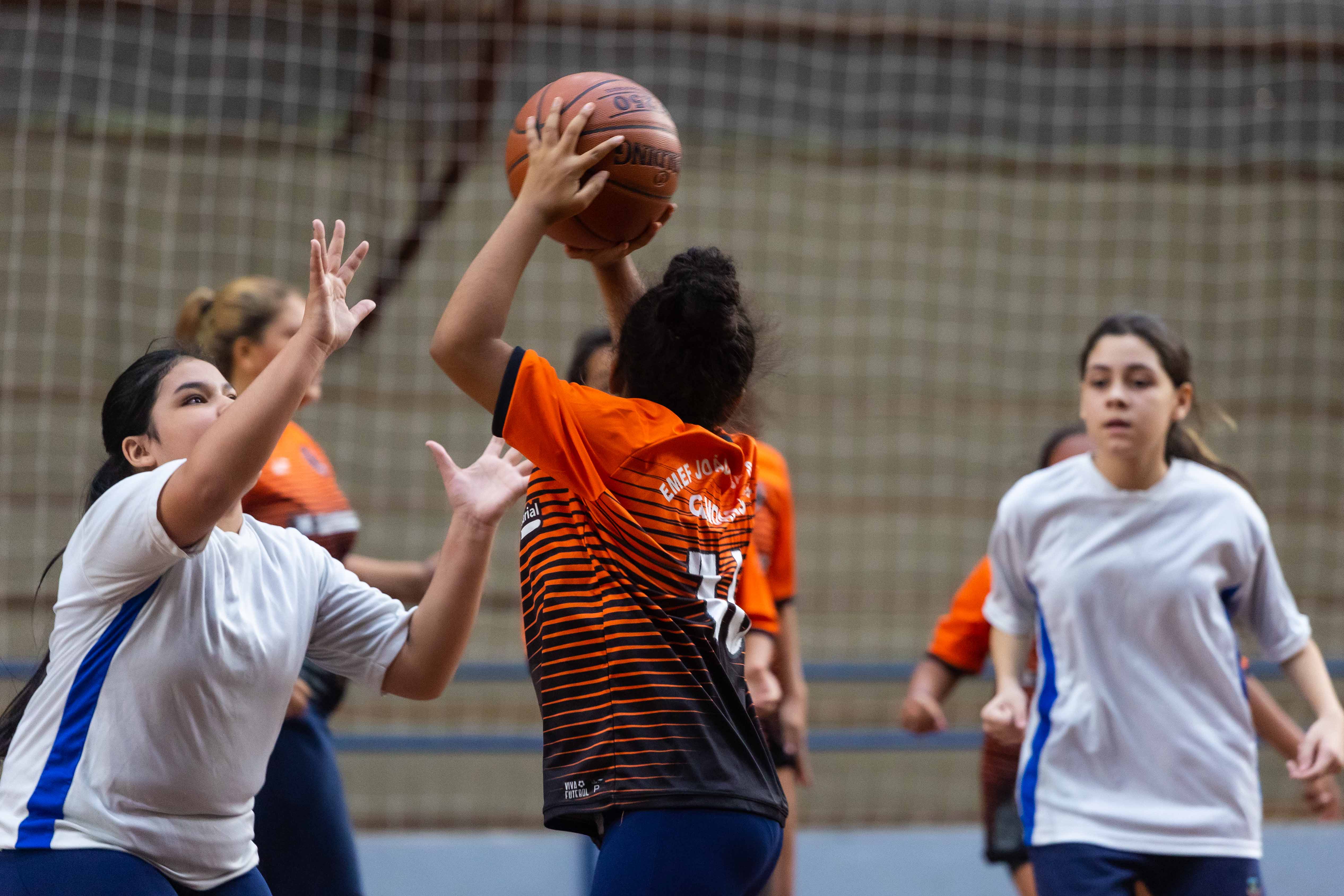 Os jogos de basquete pré-mirim feminino do Ceca contaram com